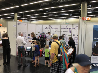 Stand der Übernachtungshäuser beim Kirchentag