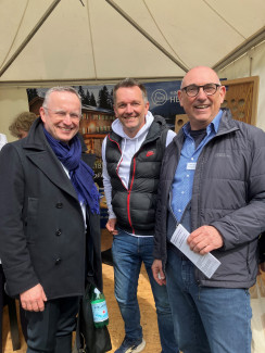 ELKB-Landesbischof Christian Kopp, Geschäftführer Himmlische Herbergen Sebastian Stattaus, Helmut Franke (v.l.n.r) 